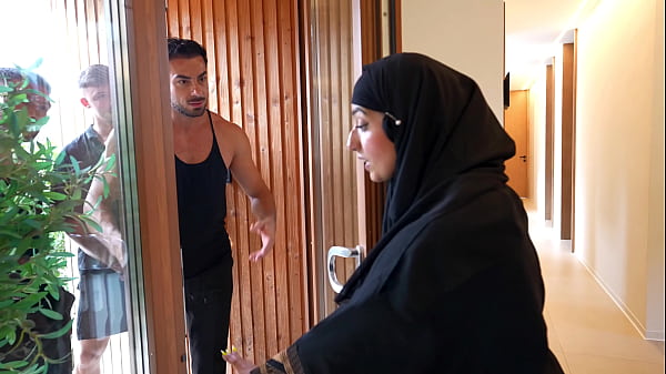 Gadis Arab Pengen Jaga Keperawanan Buat Nikah, Malah Dikerumuni Empat Cowok Bejat.