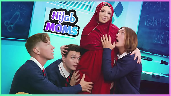 Hijab Asli, Siap Puasin Tiga Kontol Sekaligus.