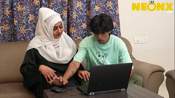 Hijab Cewek Ketahuan Sama Kakak Tiri Lagi Colmek