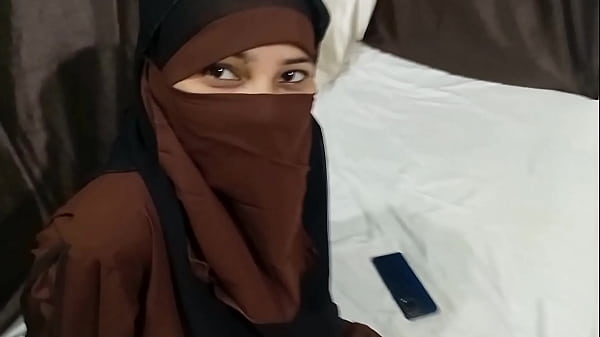 Hot Muslim Kakak Tiri Buka Hijab Di Ranjang, Minta Digenjot Adik Tiri Sendiri.