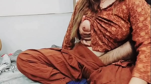 Ibu Tiri Pakistan Nungging Digenjot Suami Cuckold Sambil Potong Sayur, Suara Hindi Panas Jelas Bikin Makin Liar.