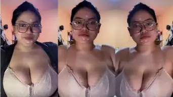 Mbak Lynn Tobrut Live Malam, Siapin Tisu, Badan Montok Sempet-sempetin