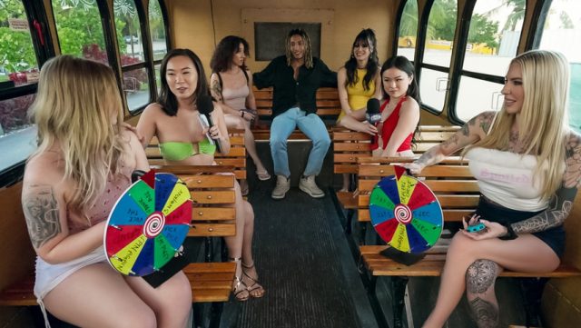 Ngentot Di Tempat Umum Demi Duit, Abis Colok Dompet Langsung Colok Memek.