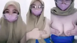 Ukhti Hijab Kacamata, Pamer Toket Gede Bikin Ngiler