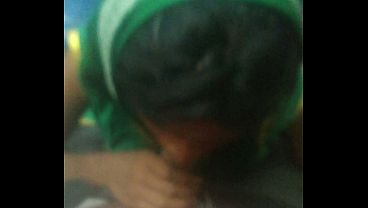 Desi Auntie Pengemis Ngeseks Di Kereta Lokal, Bikin Basah Semua Penumpang