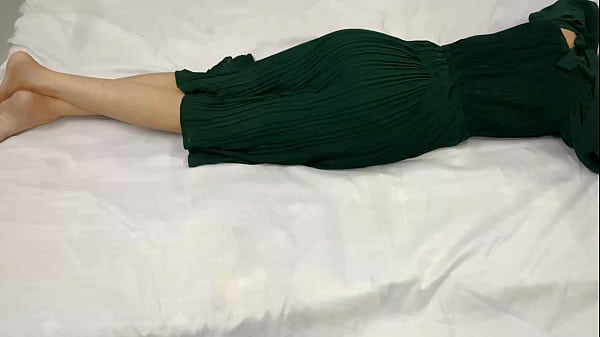 Malam Itu, Step Adikku Yang Baru 18 Tahun Sendirian Di Kamar, Aku Masuk Dan Mainin Memeknya Sampai Puas.
