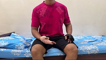 Ibu Tiri Ngebantu Anak Tiri Yang Luka Buat Mandi, Malah Godain Dia. Akhirnya Berujung Ngewe, Nyepong Kontol Dulu, Baru Digenjot Keras.