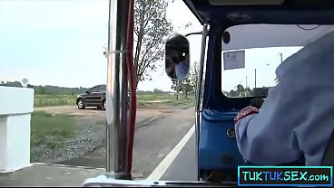 Ibu-ibu Thailand Abal-abal Digetar Di Jalan Terus Dibawa Muter Buat Main.