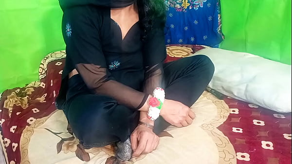 Bajunya Hitam, Jilbab Rapi, Tapi Bhabhi Desi Muslim Ini Digojlok Kasar Dari Belakang Sama Kontol Dever India Yang Keras, Ngentot Memek Sampai Meraung-raung.