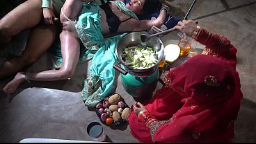 Ibu Tiri Di Dapur, Masakan India Panas, Gerakan Menggoda, Desahan Basah.