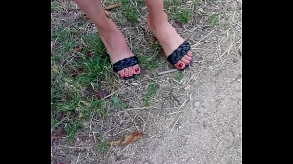 Milf Arab Jalang Dengan Jari Kaki Seksi Dan Hak Tinggi Yang Bikin Ngaceng