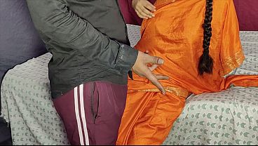 Dever Ne Desi Bhabhi Ki Chut Ki Pyaas Bujhai, Bas Garam Ras Se Bhig Gaya.