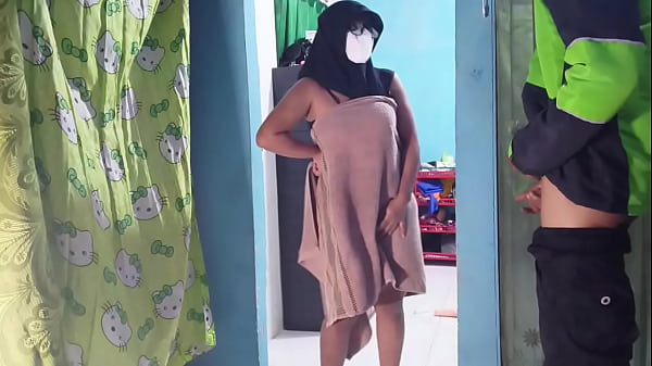 Kepergok Tukang Ojol Pas Lagi Sibuk Mainin Diri Sendiri.