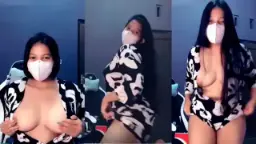 Remaja Seksi Goyang Striptis Bikin Makin Panas