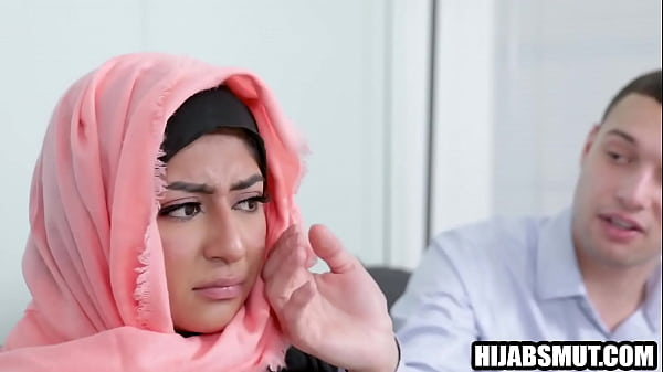 Gadis Hijab Terpaksa Digaruk Bule Sampai Mampus.