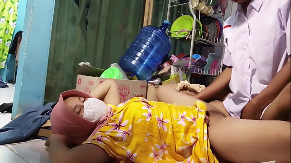 Ajak Ngentot Nyokap Tiri Pas Mau Berangkat Sekolah, Mencret Di Mulut Dulu