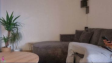 Ibu Tiri Ngeliat Kontol Anak Tiri Tegang Pas Lagi Bersihin, Langsung Bantu Keluarin Di Pantat Gede Bulatnya.