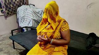 Cewek India Seksi Lagi Digebukin Sama Tantenya