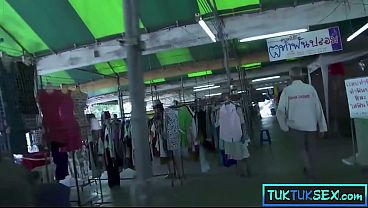 Dua Bule Ngejepit Lidah Tajam Mami Thai Mungil, Siap Digarap Bareng
