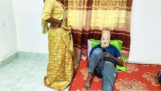 Bhabhi Pakai Saree Desi, Suami Mainin Sambil Romantis, Ngewe Panas