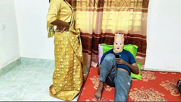 Bhabhi Pakai Saree Desi, Suami Mainin Sambil Romantis, Ngewe Panas