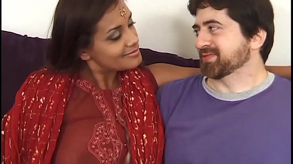 Bini Orang, Shriya Aunty, Lagi Ngewe Sama Adik Tiri Dan Temennya – Suara Hindi Jelas Bikin Basah