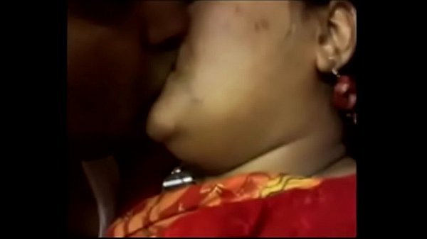 Desi Aunty Lagi Ngelantai, Paha Mulus Ngundang Birahi