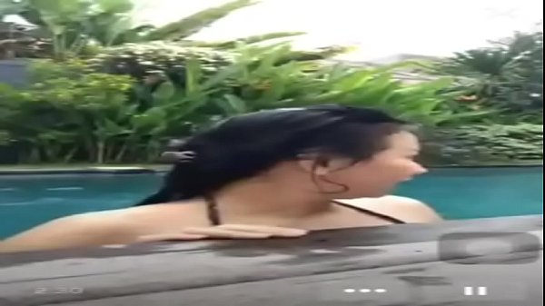 Ngentot Di Kolam Renang Pas Live, Basah Kuyup Dan Panas.
