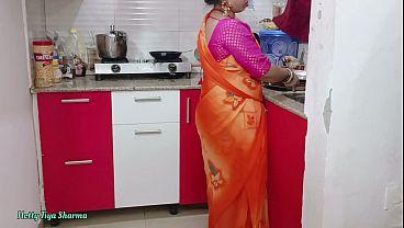Ibu Rumah Tangga India Di Dapur, Digenjot Habis-habisan Sama Kontol Gede.