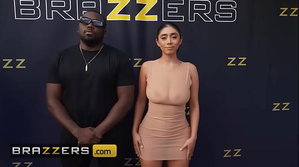 Braser – Violet Myers Pamer Lubang Pantat Ke Paparazi