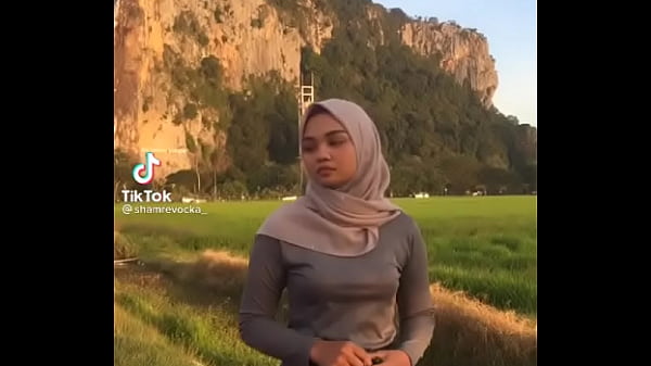 Hijab Goyang Bikin Crot Nggak Tahan.