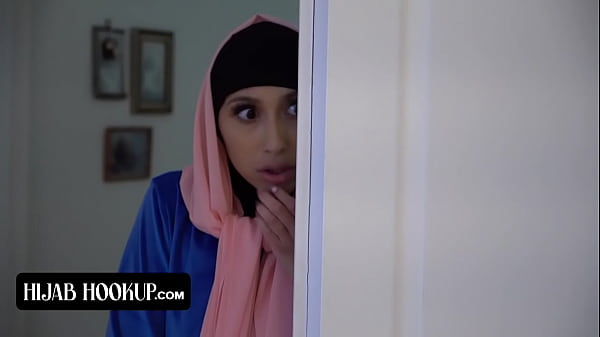 Sange Ngeliatin Pantat Montok Cewek Hijab, Dosen Cabul Langsung Ngebulatin Memek Sempitnya.