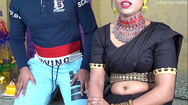 Malam Ini, Ibu Tiri India Yang Seksi Siap Merayakan Ulang Tahunnya Dengan Cara Paling Panas Dan Penuh Nafsu.