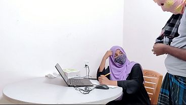 Bankir Hijab Montok Digarap Kasar Petani Kampung Desi, Desi Chudai Ngentot Panas