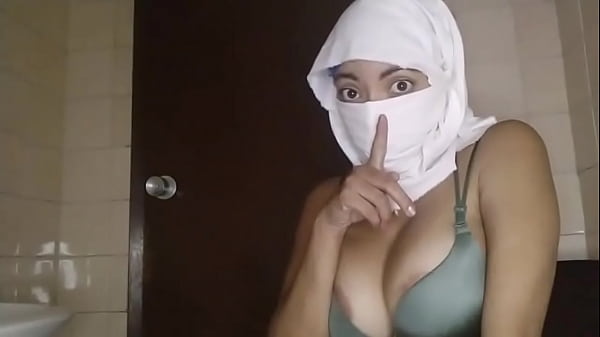 Istri Orang Arab Muslim Islam Lagi Horny, Ngocok Memek Sambil Muncratin Cairan, Diam-diam Pas Suami Lagi Pergi