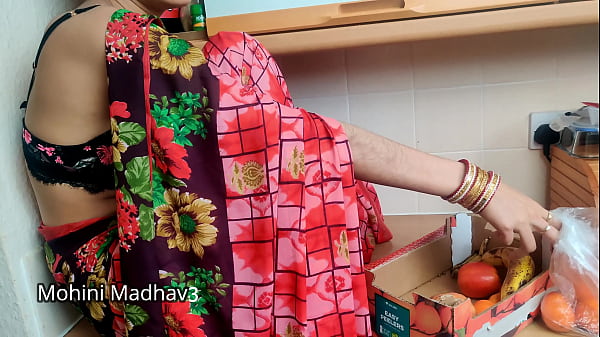 भारतीय देसी फल वाली माल ने भाव तय करने के लिए ग्राहक से जोरदार चूतिया किया हिंदी ऑडियो