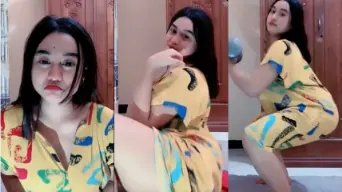 Host Berdaster Seksi Imut Goyang Bikin Makin Tegang
