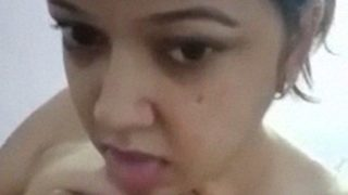 Wanita India Bertubuh Mulus Seperti Mentega Pamer Bugil Sepenuhnya