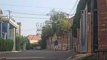 Wtf, Emang Boleh Mama Arab Ngetem Bandar Di Luar Rumah Deket Jalan Sampe Belek Belek