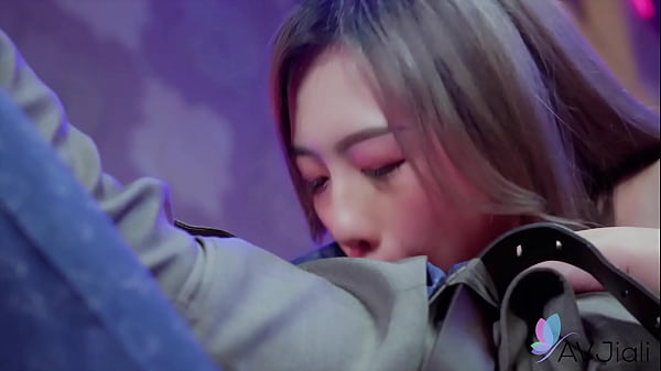 Cewek China Seksi Lin Siyu Lagi Ngewe Sambil Ngehisap Kontol.