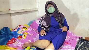 Wanita Berhijab Lagi Mainin Diri Sendiri, Nafasnya Berat Saking Nikmatnya.