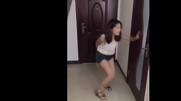Cewek-cewek China Udah Kebelet Banget Pengen Pipis, Sampe Meringis Nahan-nahan.
