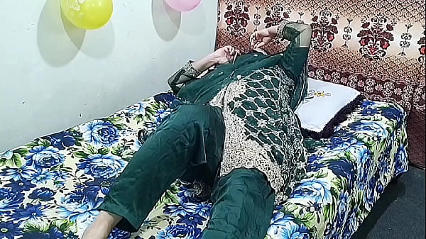 Seorang Wanita India Bersuami Memanggil Seorang Pemuda Dan Menggaulinya Dengan Kasar, Suara Hindi, Seks Desi.