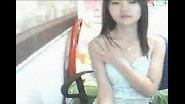 Goyangin Tubuh Mulusnya Di Depan Kamera, Bikin Ngilu!