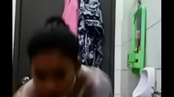 Mukanya Puas Banget, Narsis Sambil Ngajak Ngintipin Tubuh